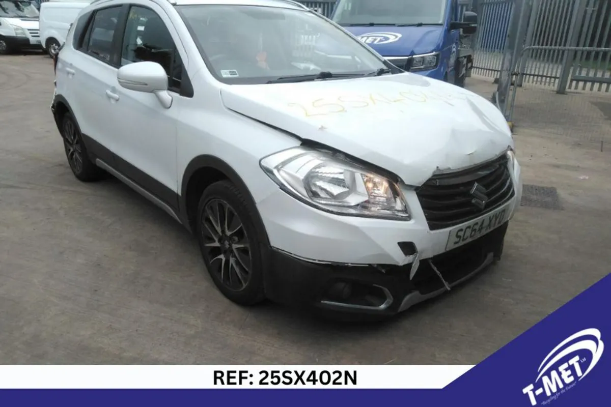 2015 SUZUKI SX4 S-CROSS BREAKING FOR PARTS - Image 3