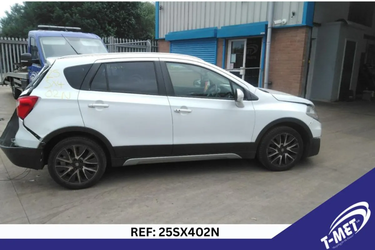 2015 SUZUKI SX4 S-CROSS BREAKING FOR PARTS - Image 4