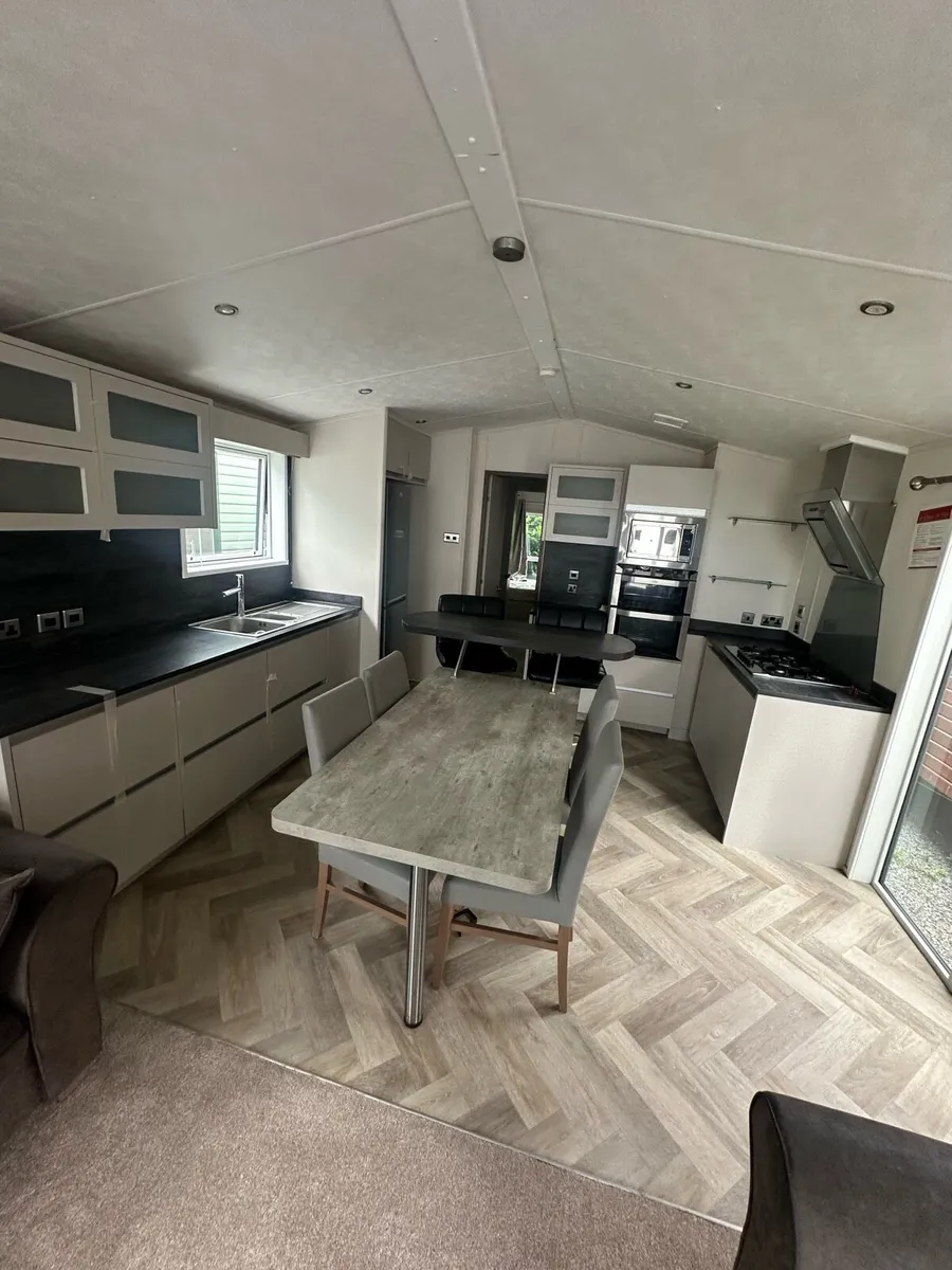 Carnaby Lodge 42-14  residential unit - Image 4