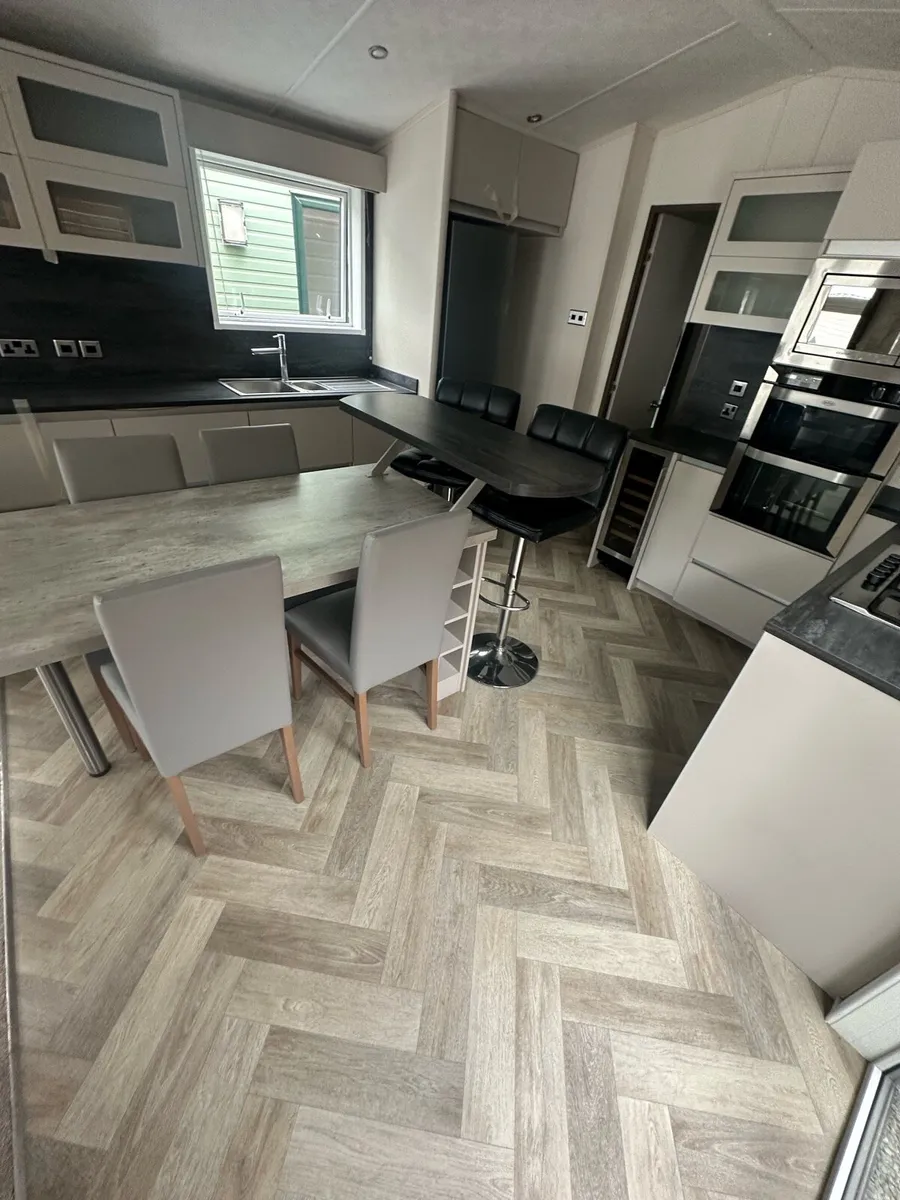 Carnaby Lodge 42-14  residential unit - Image 4