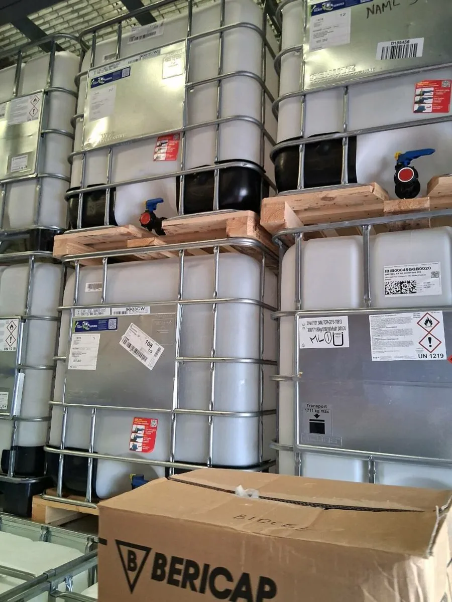 Water tanks.€75 can deliver.1000.litre capacity. - Image 2