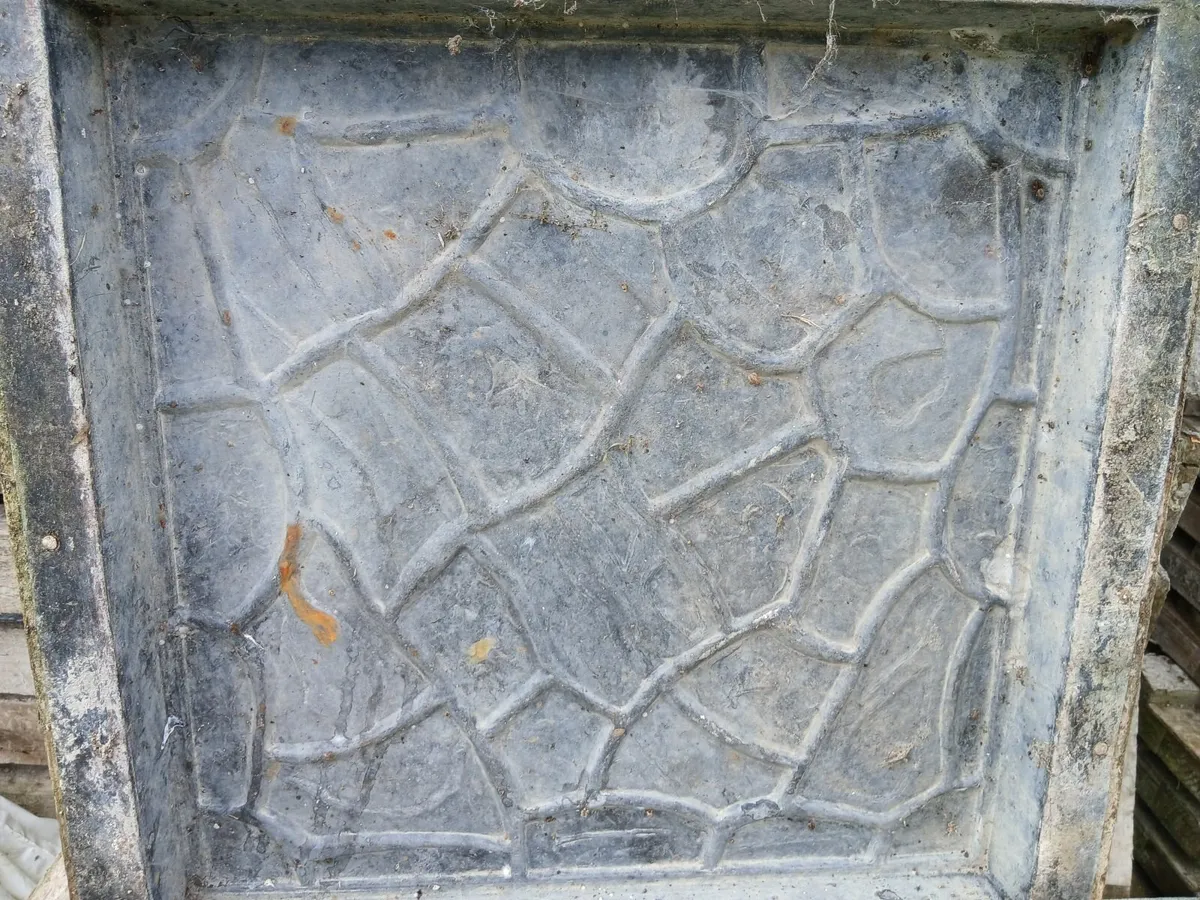 Concrete moulds over 600 lots of different types . - Image 3