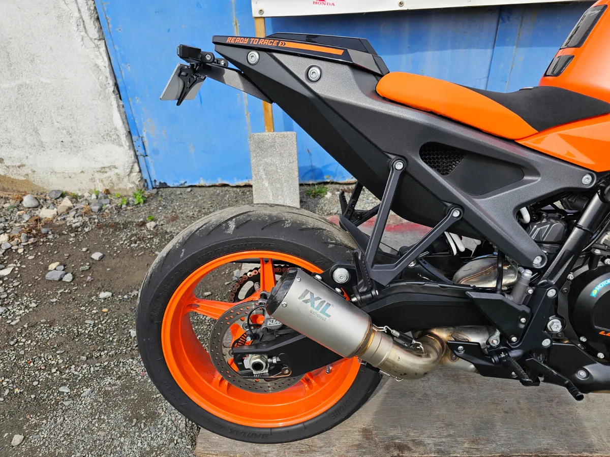 2024 KTM 990 Duke - Image 4