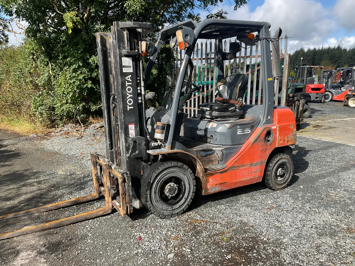 FORKLIFT - Image 1