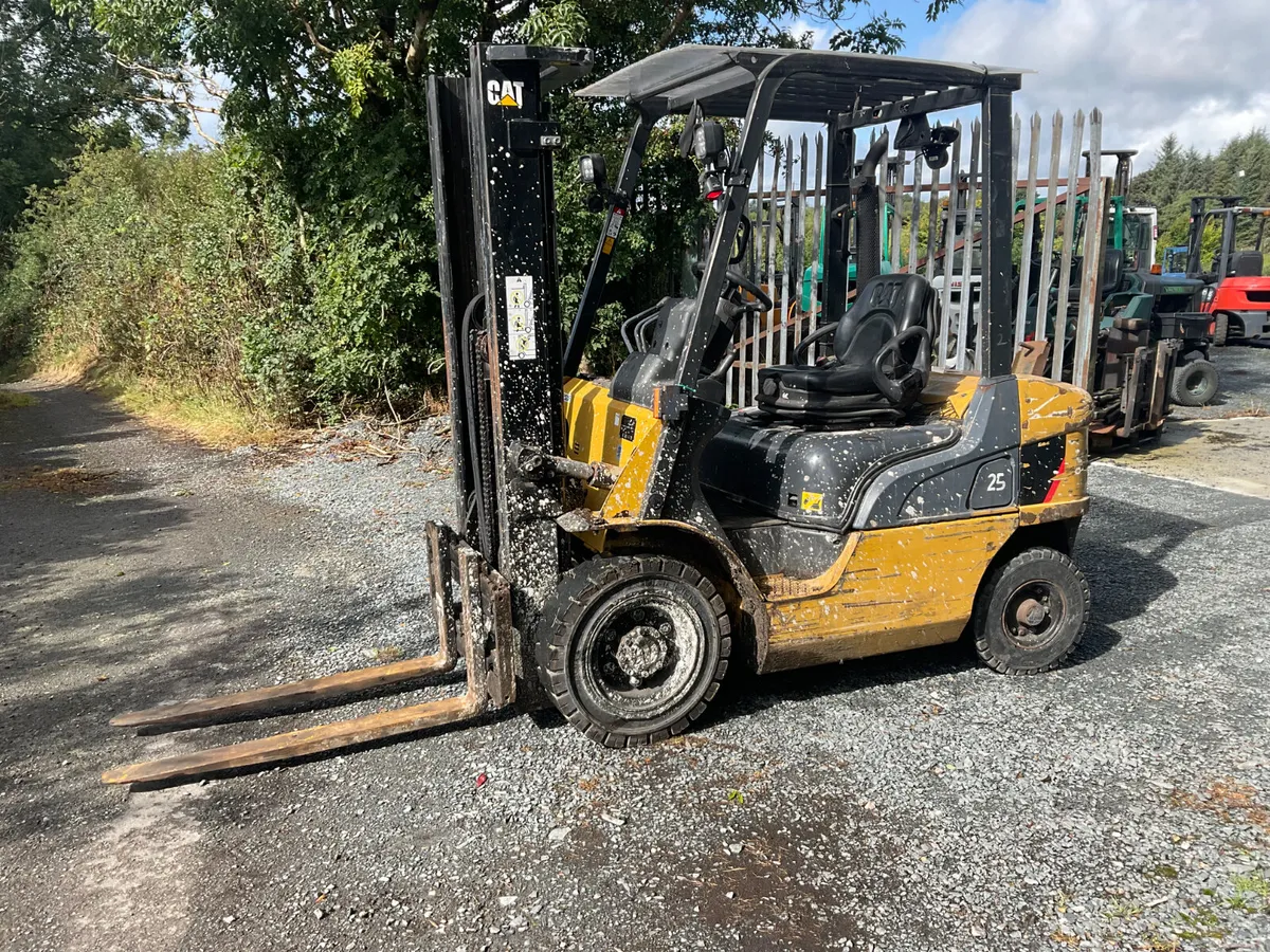 FORKLIFT - Image 1