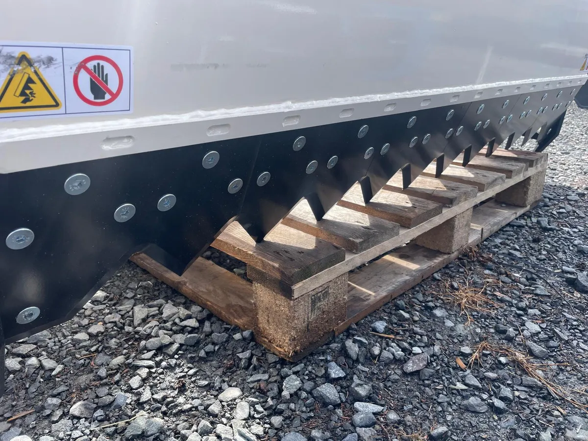 New Rock sheer grab - Image 3