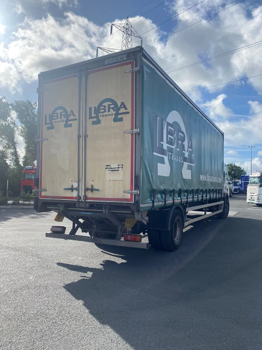 DAF CF 65.250 4x2 Curtainsider 2012 - Image 4