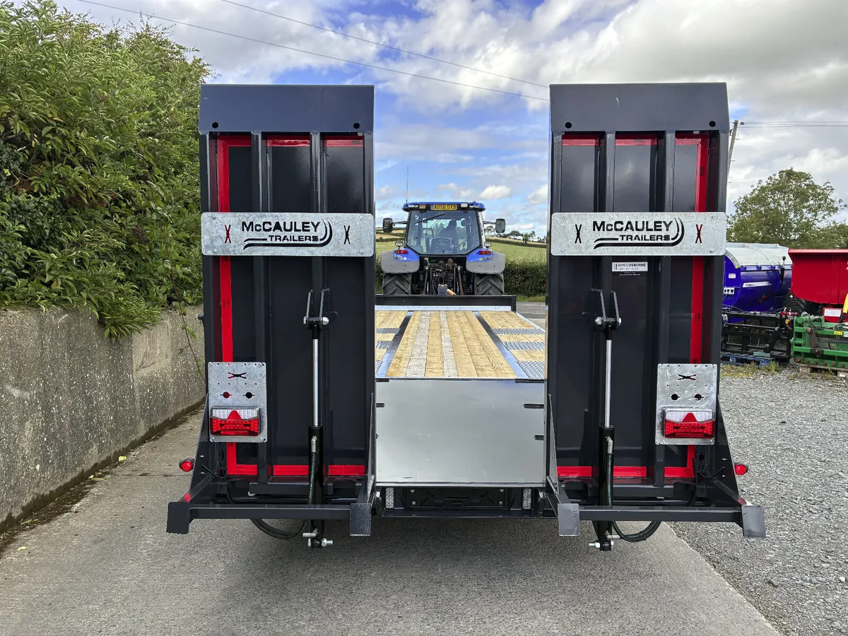 McCauley 27ton Tri-Axle Low Loader - Image 2
