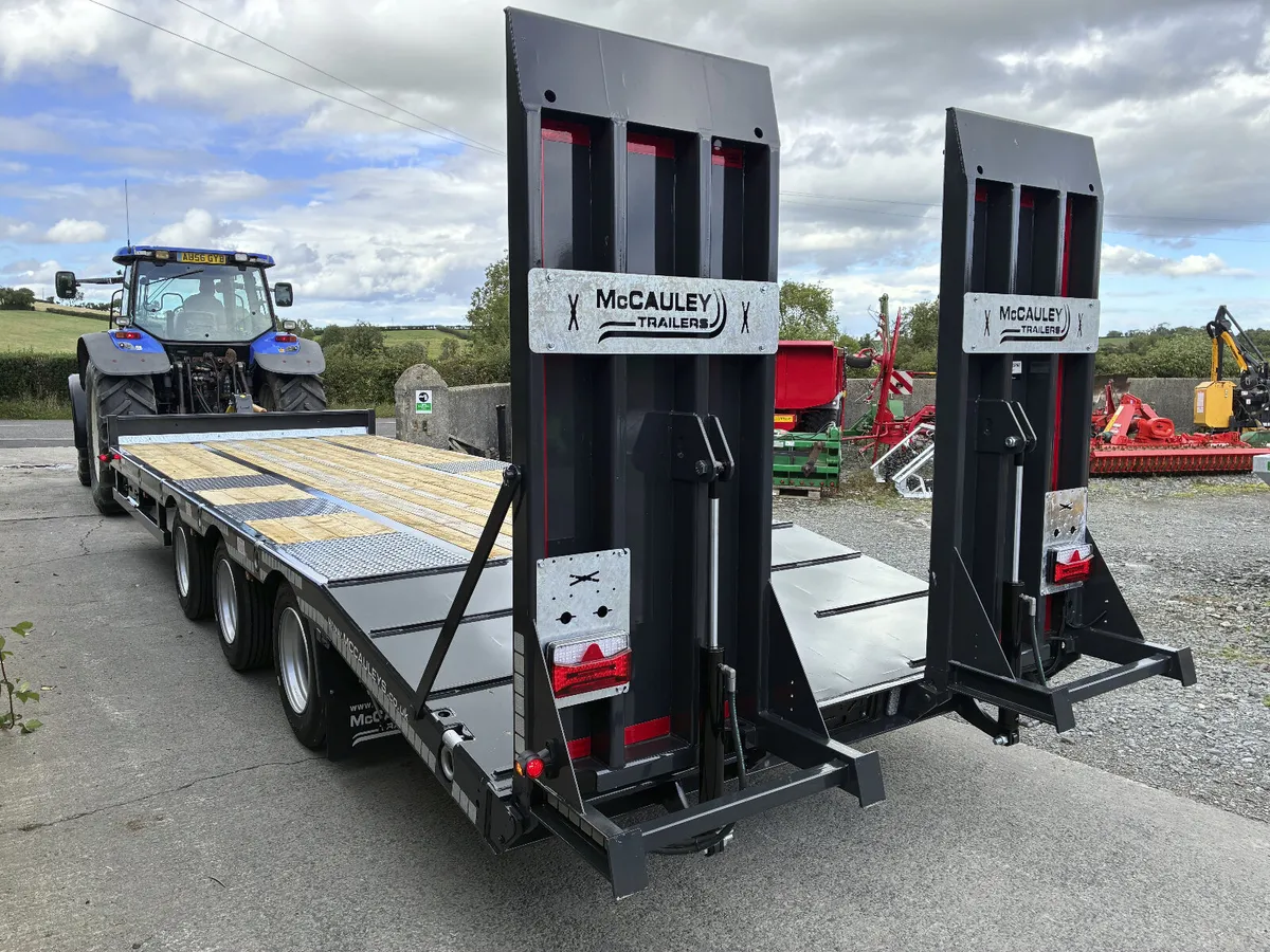 McCauley 27ton Tri-Axle Low Loader - Image 3