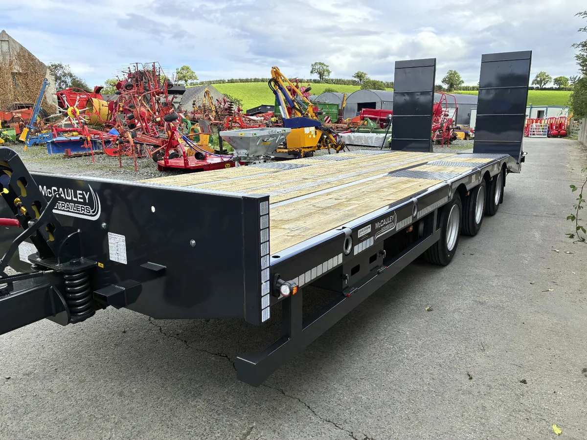 McCauley 27ton Tri-Axle Low Loader - Image 4
