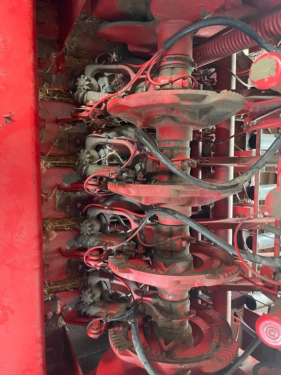 Massey 185 s2 big square baler - Image 4