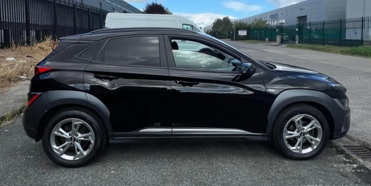 212 HYUNDAI KONA EXECUTIVE COMMERCIAL - Image 3