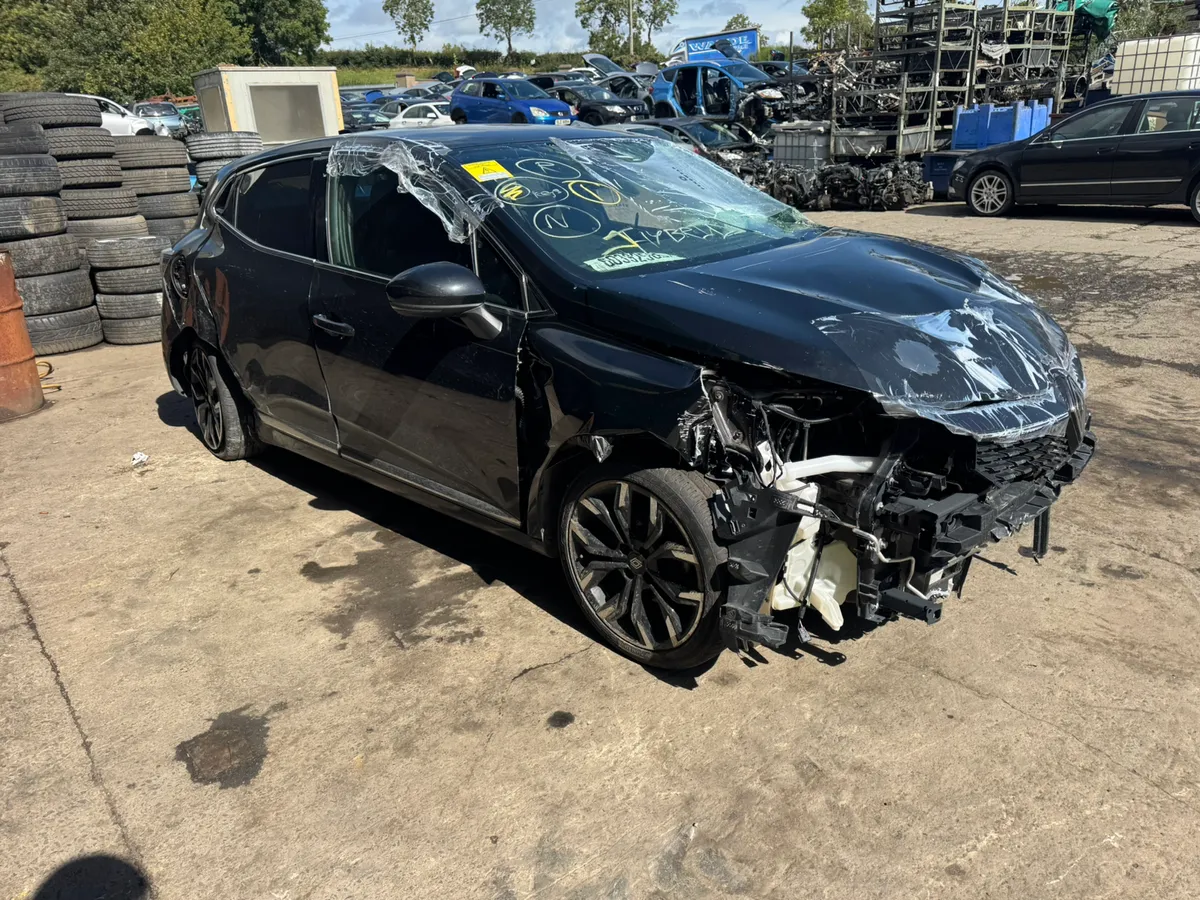 Breaking 2025 Renault Clio 1.6 auto - Image 1