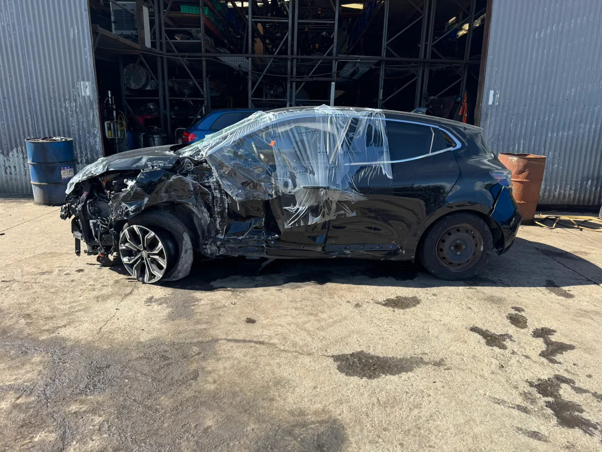 Breaking 2025 Renault Clio 1.6 auto - Image 3