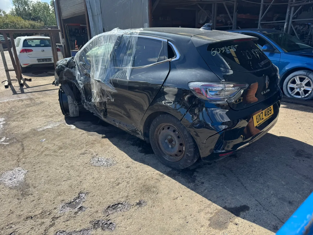 Breaking 2025 Renault Clio 1.6 auto - Image 4