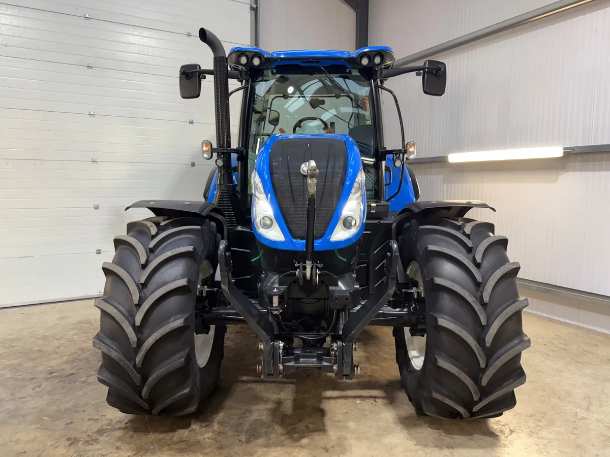 NewHolland T6.180 ***Only 1400 hrs! As new!!*** - Image 4
