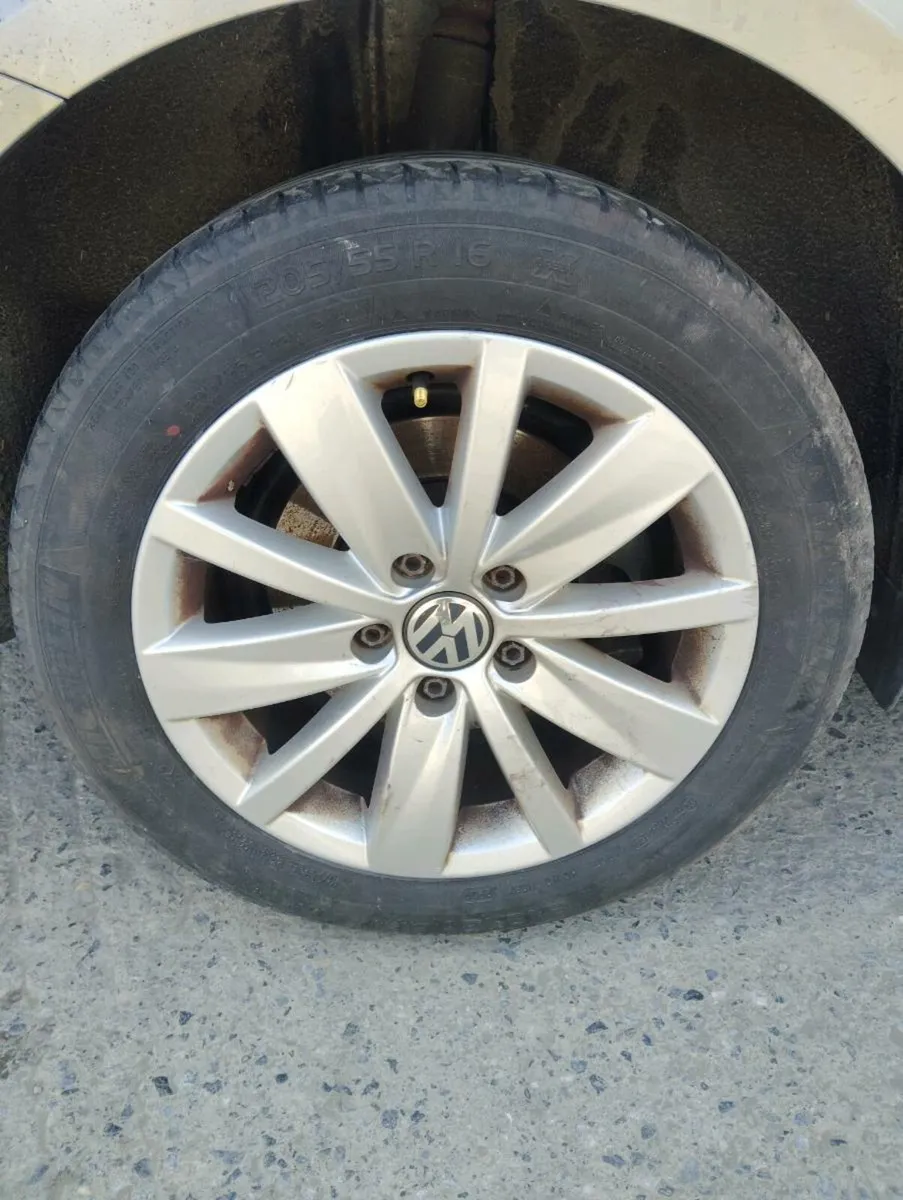 Breaking VW Passat 1.6 cay 2012 - Image 3