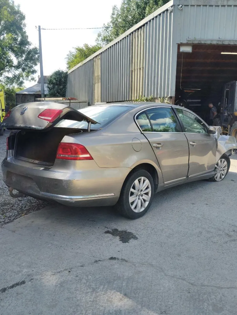 Breaking VW Passat 1.6 cay 2012 - Image 4