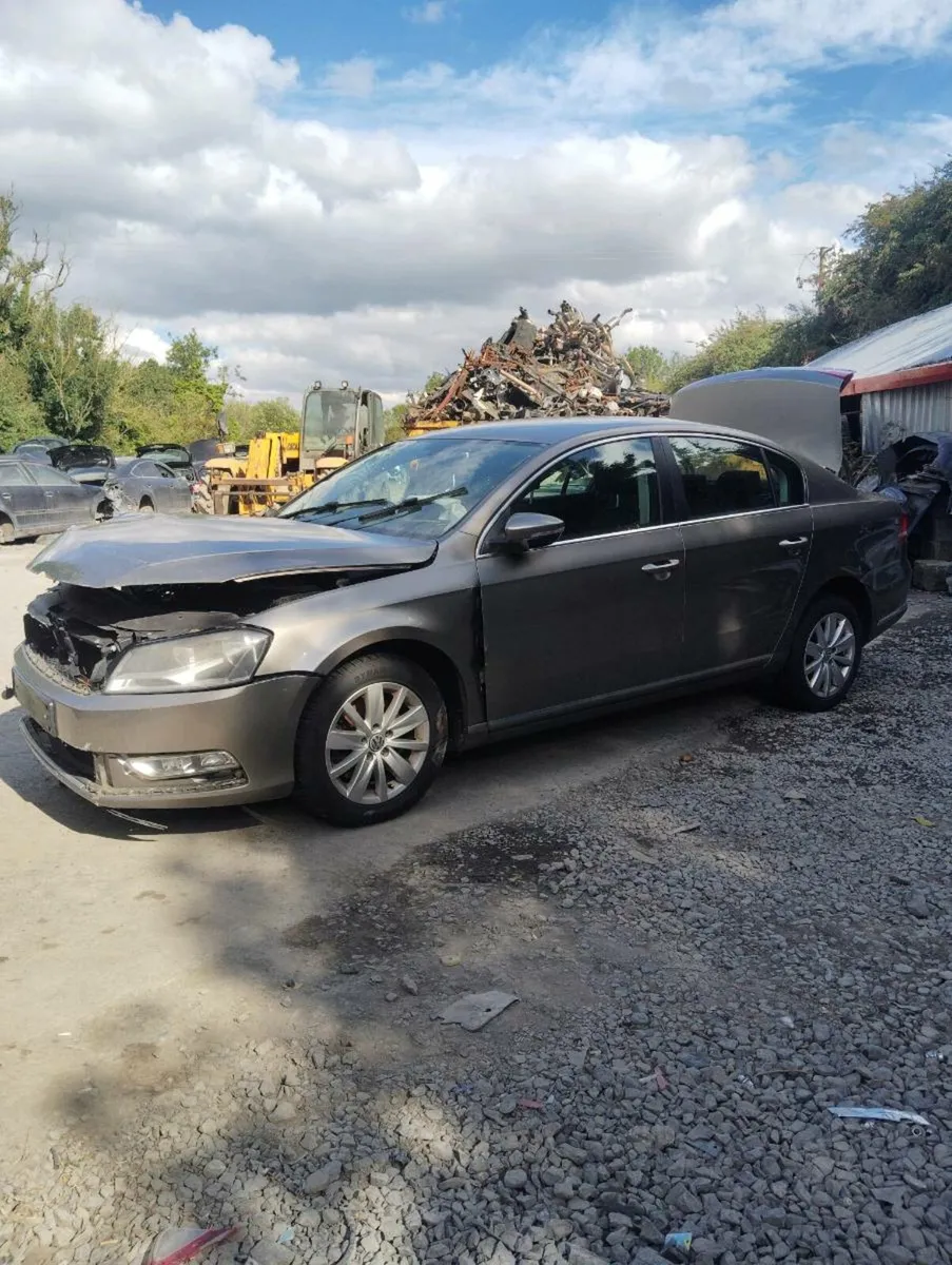 Breaking VW Passat 1.6 cay 2012 - Image 1