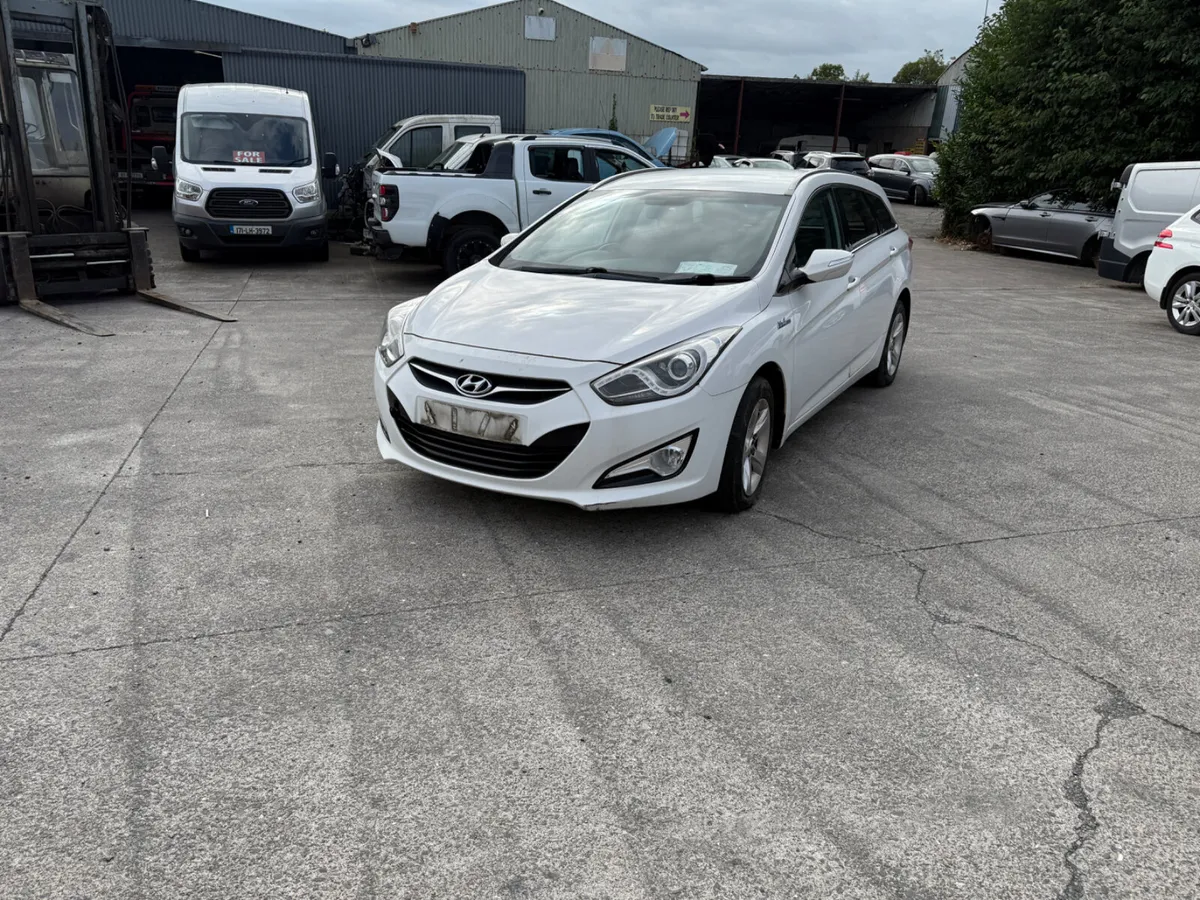 2012 Hyundai  i40. 1.7 CRDI  EST - Image 1