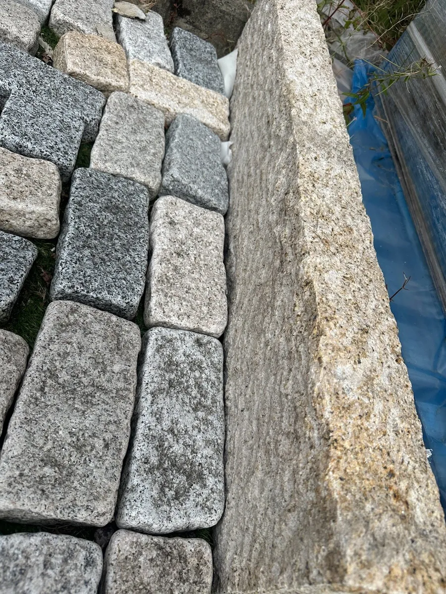 Gold granite kerbs - Image 4