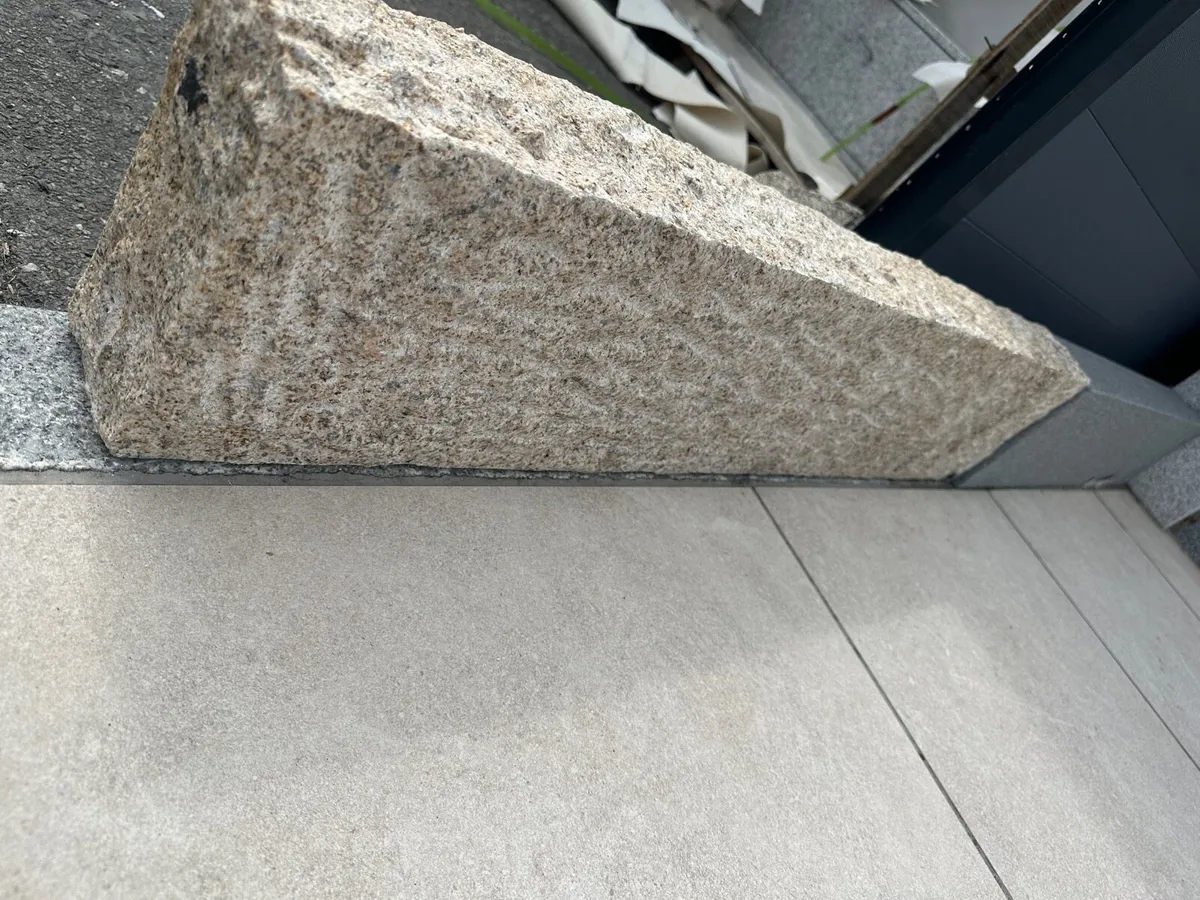 Gold granite kerbs - Image 2