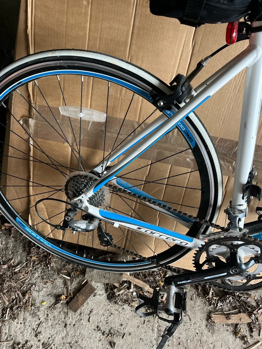 Carrera Virtuoso Road Bike Like New - Image 4