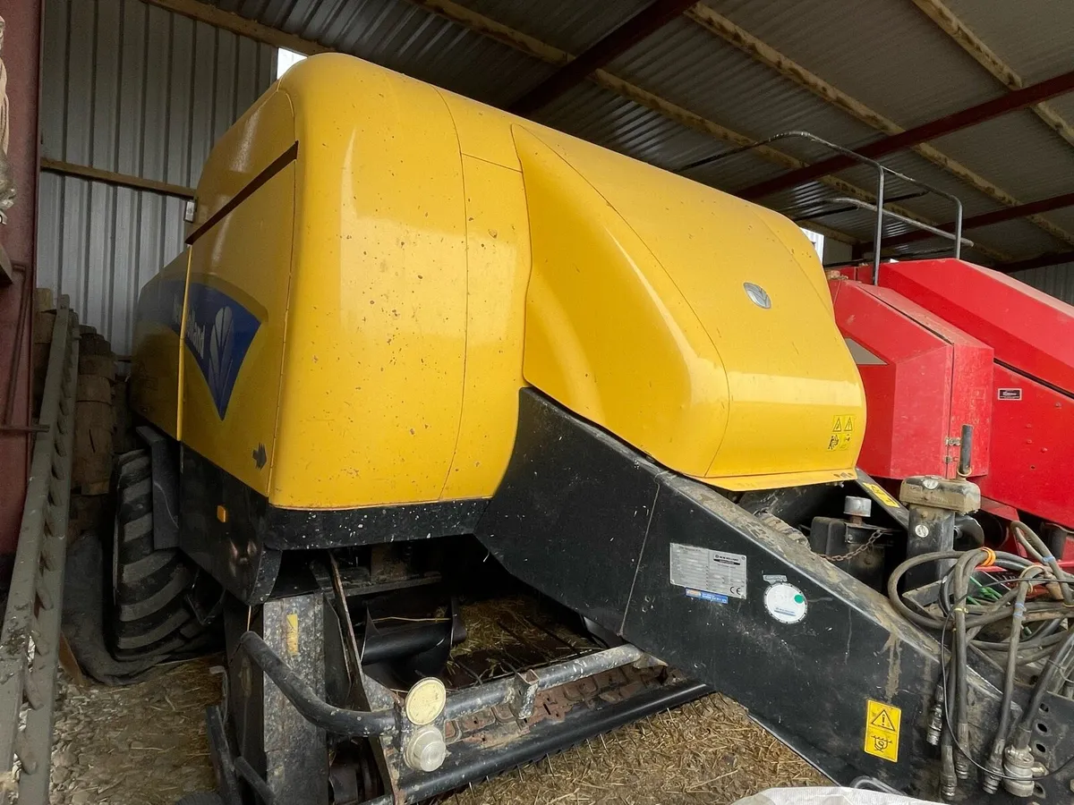 Nh 9060 big square baler - Image 1