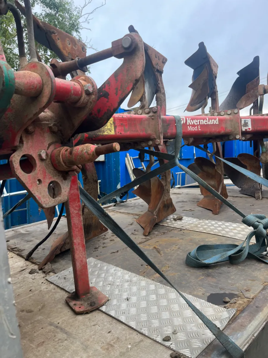 Kverneland 4 furrow plough - Image 3
