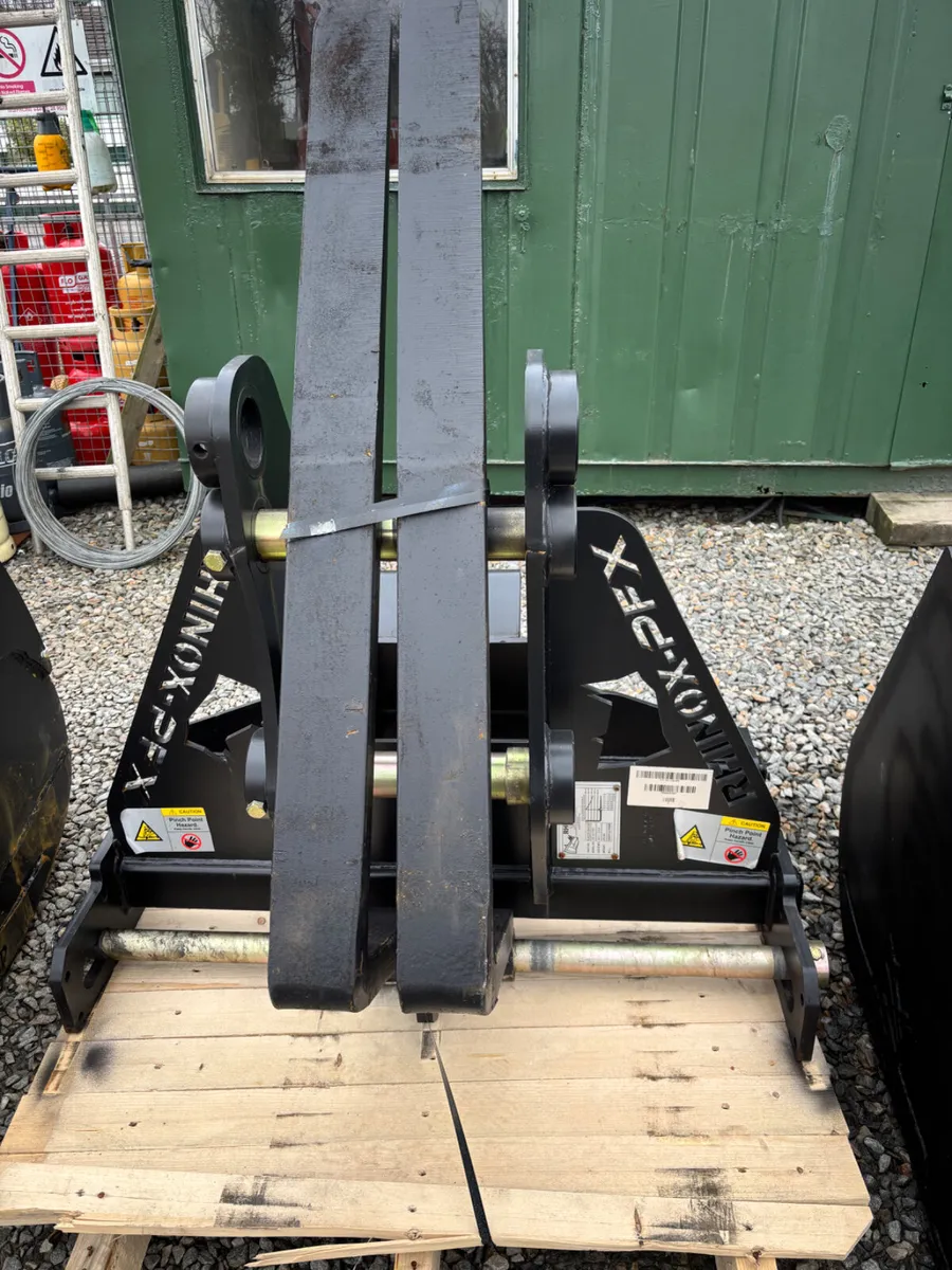 New/Unused Rhinox Pallet Forks - Image 4