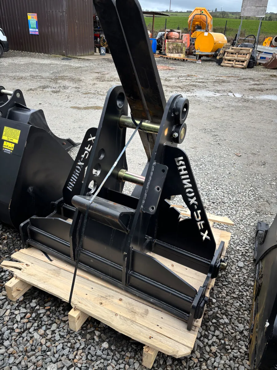 New/Unused Rhinox Pallet Forks - Image 1