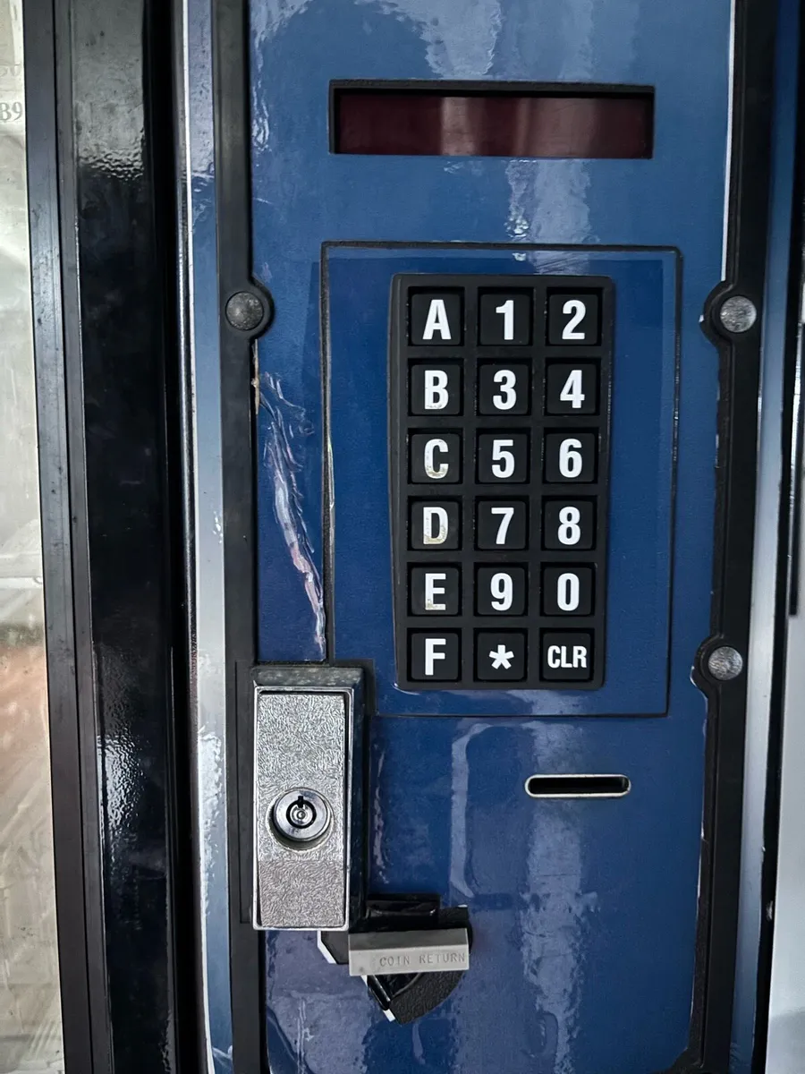 Hawke vending machine - Image 2