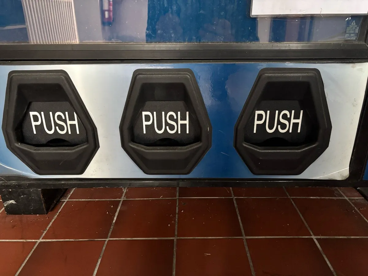 Hawke vending machine - Image 4