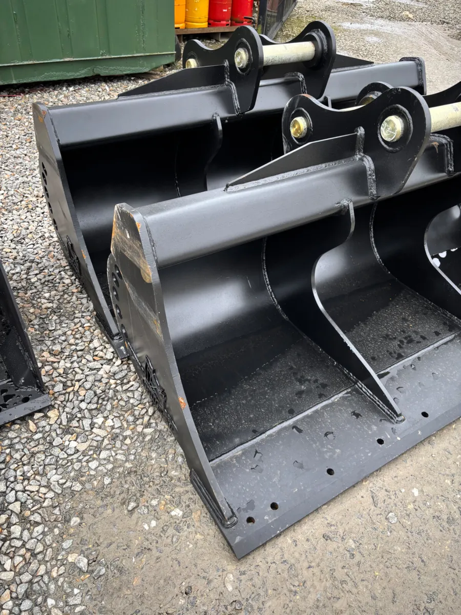 New/Unused Rhinox  Buckets & Concrete Buckets - Image 3