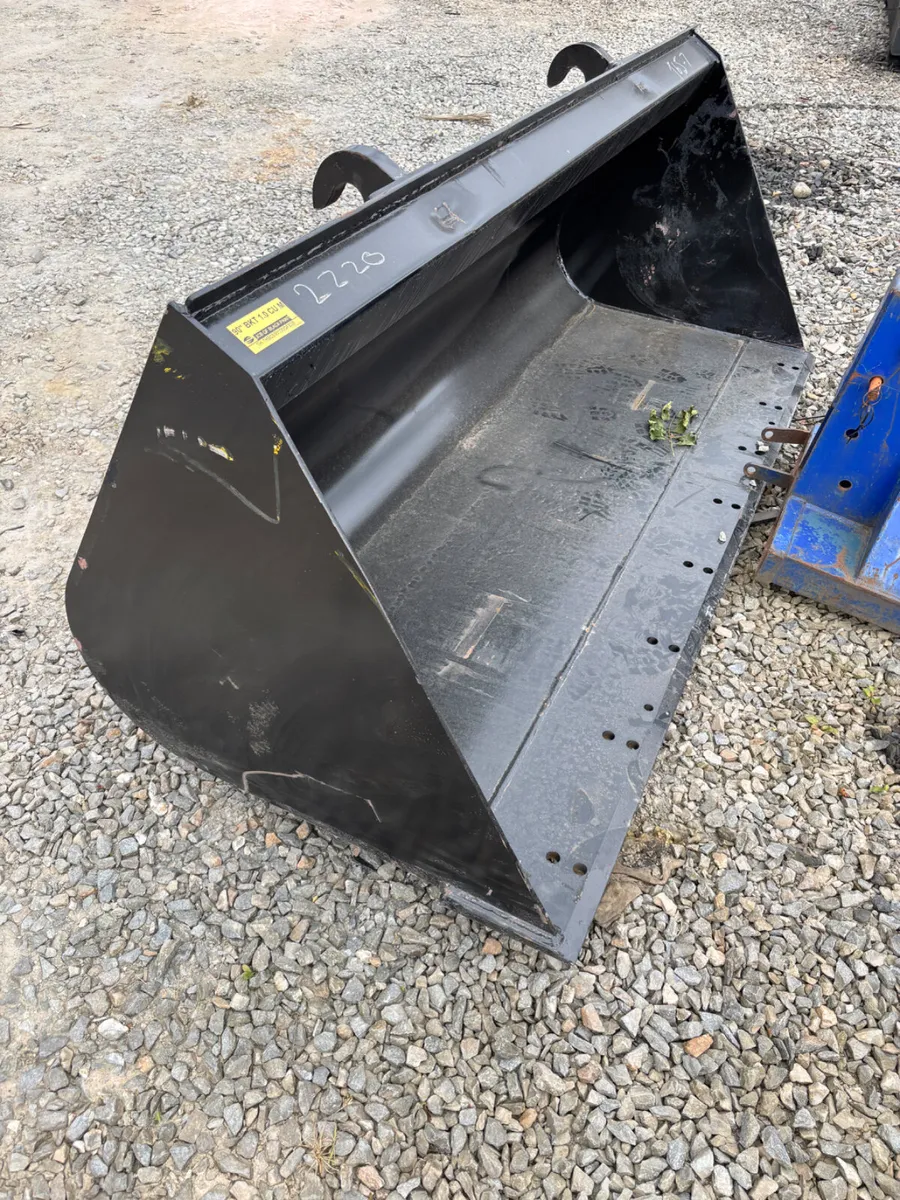 New/Unused JCB & Manitou Teleporter Buckets - Image 1