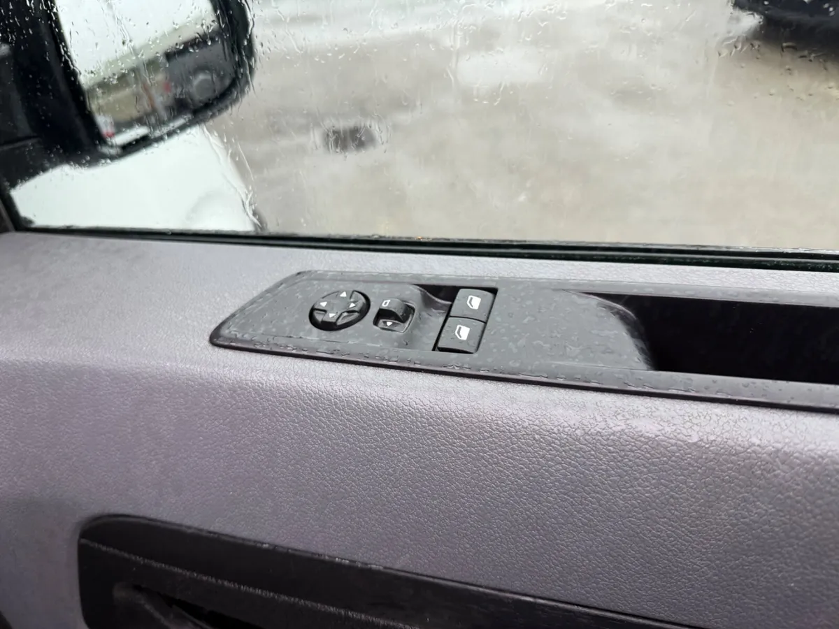 OPEL VIVARO 2021 €13950 INC VAT LOW MILAGE - Image 2