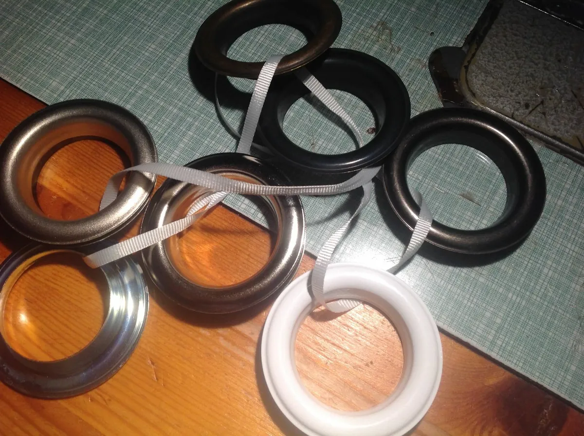 curtain rings fitted - Image 1