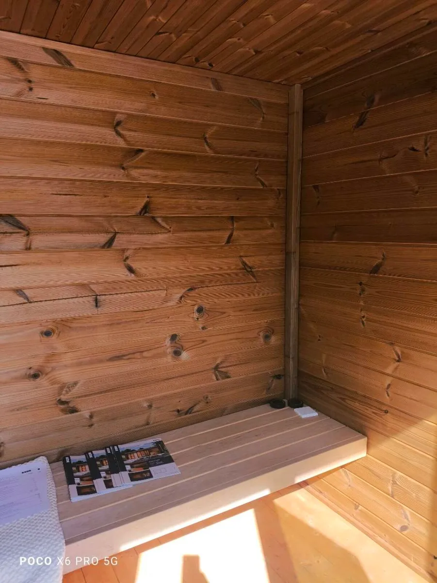 Sauna/changing room - Image 4