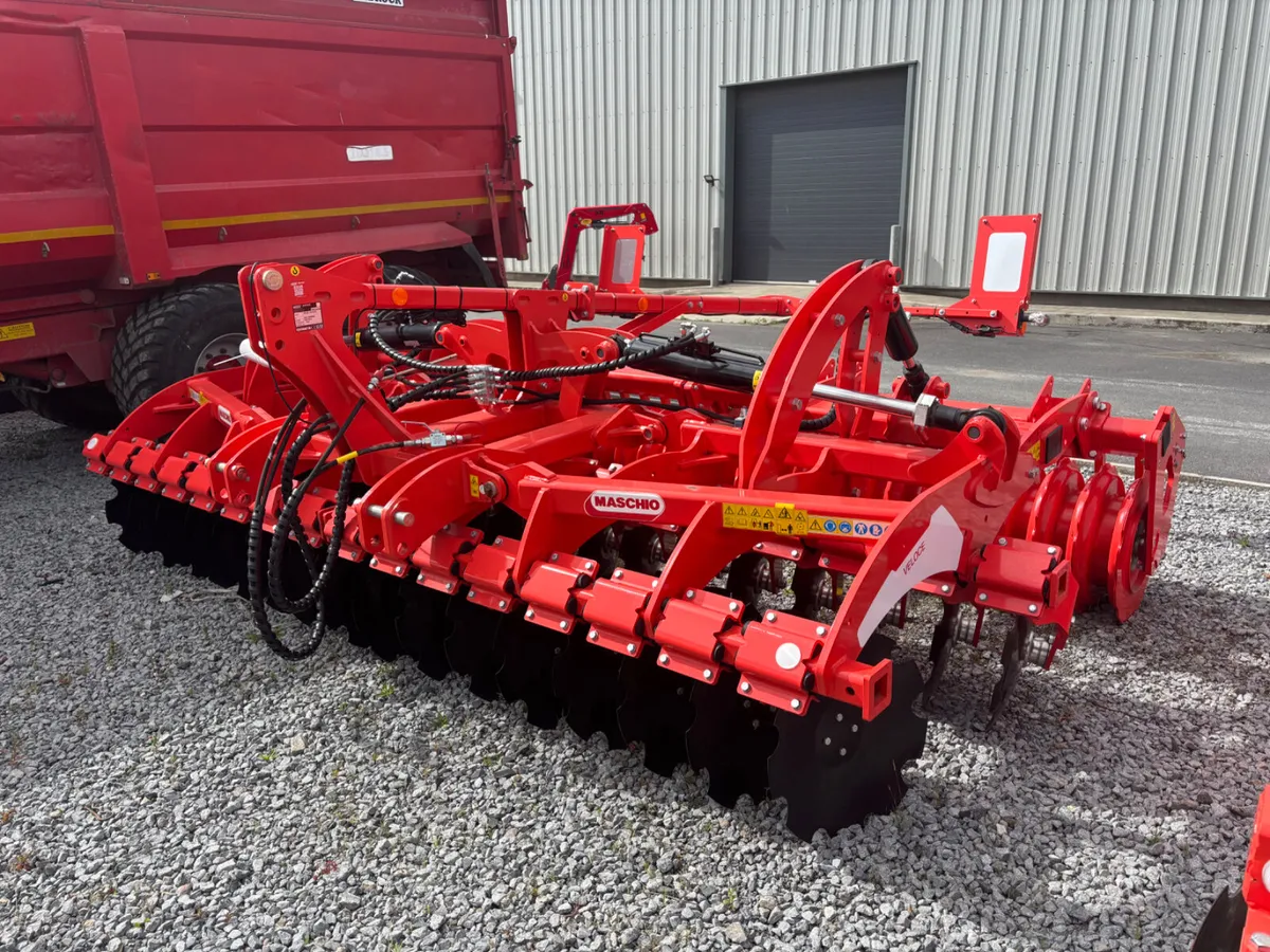 Maschio 4mtr hydraulic folding disc - Image 3