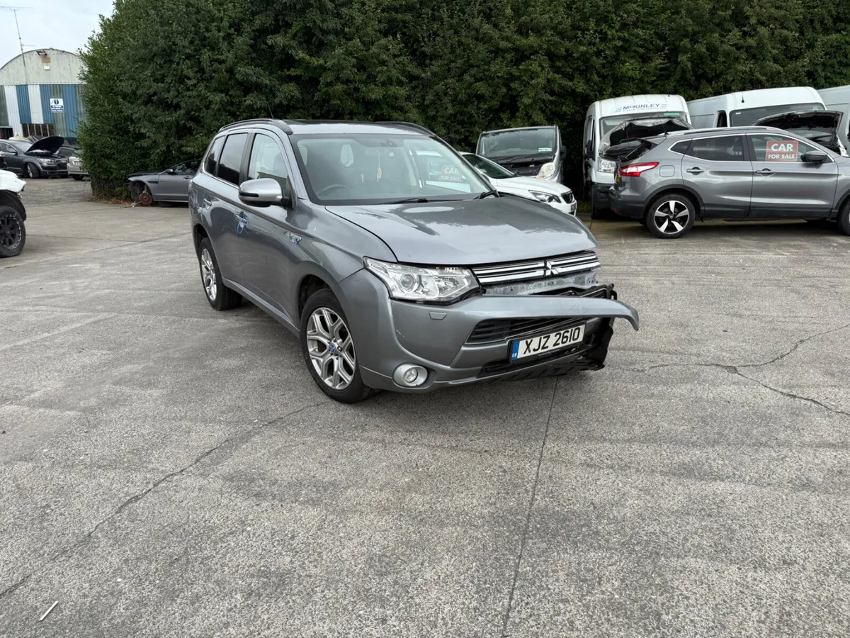 2015 Mitsubishi outlander 2.0 PTL EV Hybrid - Image 1