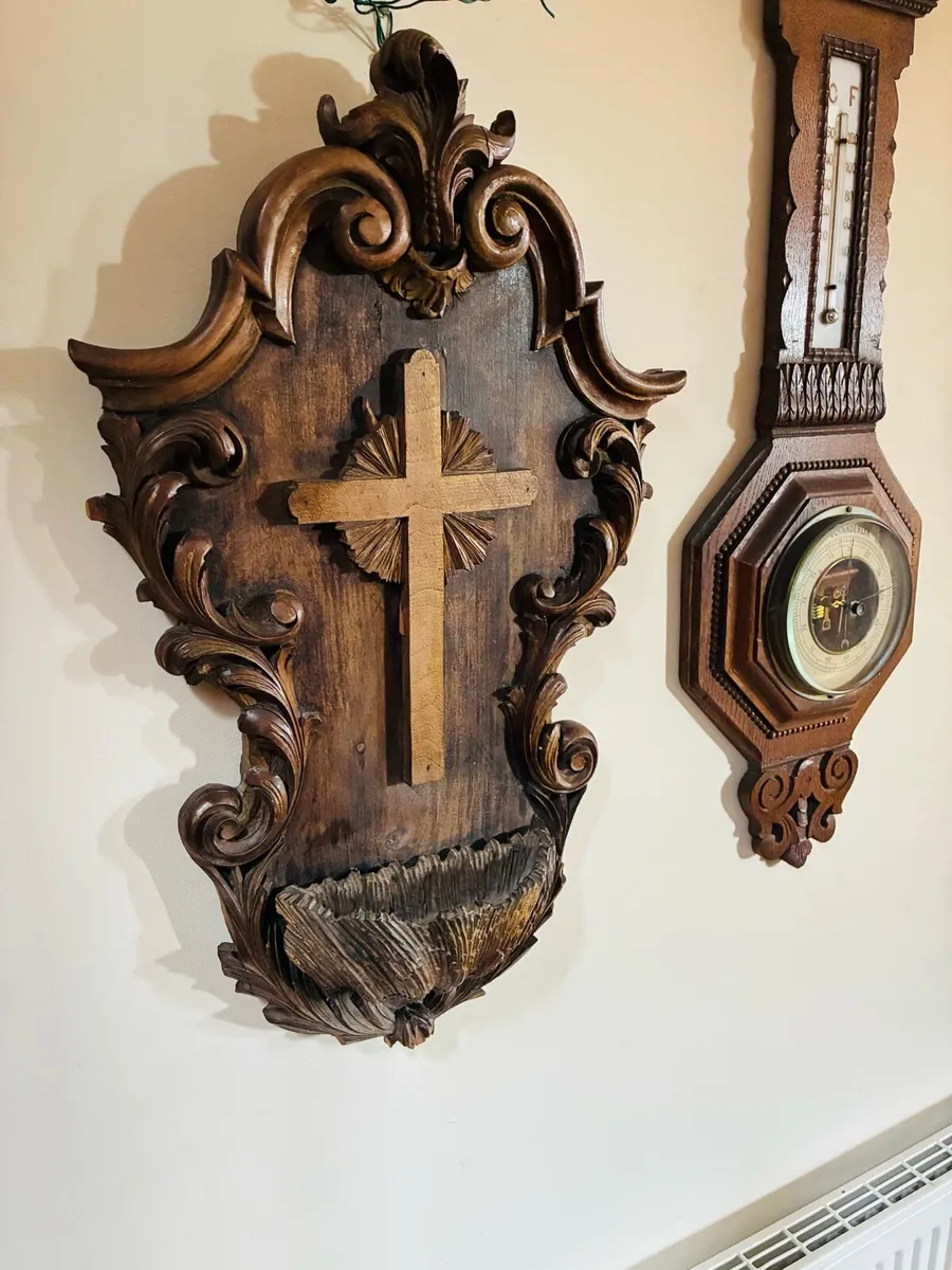 Old water fountain - Image 1