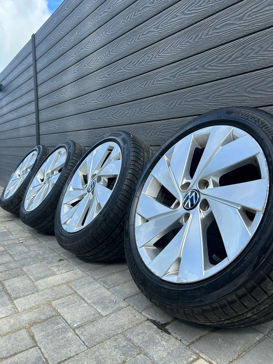 17” GENUINE VOLKSWAGEN GOLF ALLOY WHEELS & TYRES - Image 1