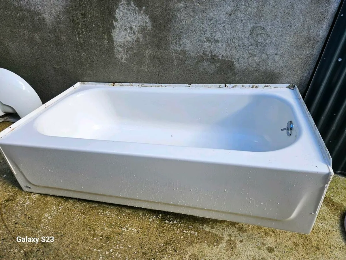 Bathroom suite - Image 3