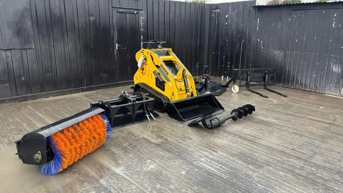 Tracked Pedestrian Skidsteer Loader - Image 1
