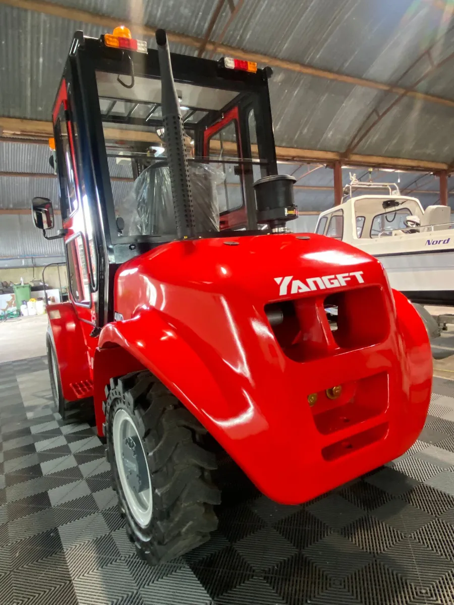 New YangFT 2.5 Ton 4x4 Rough Terrain Forklift - Image 4