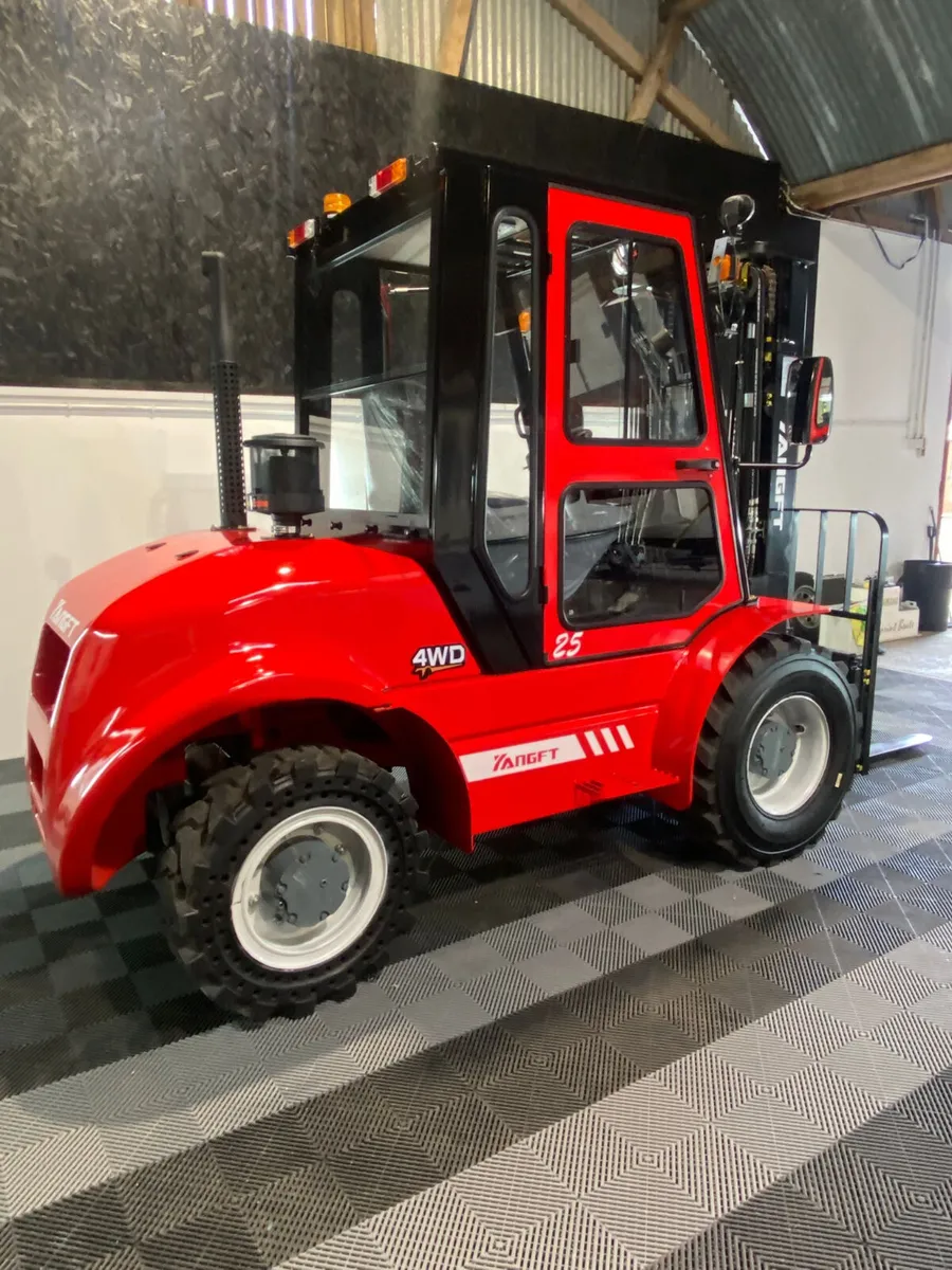 New YangFT 2.5 Ton 4x4 Rough Terrain Forklift - Image 3