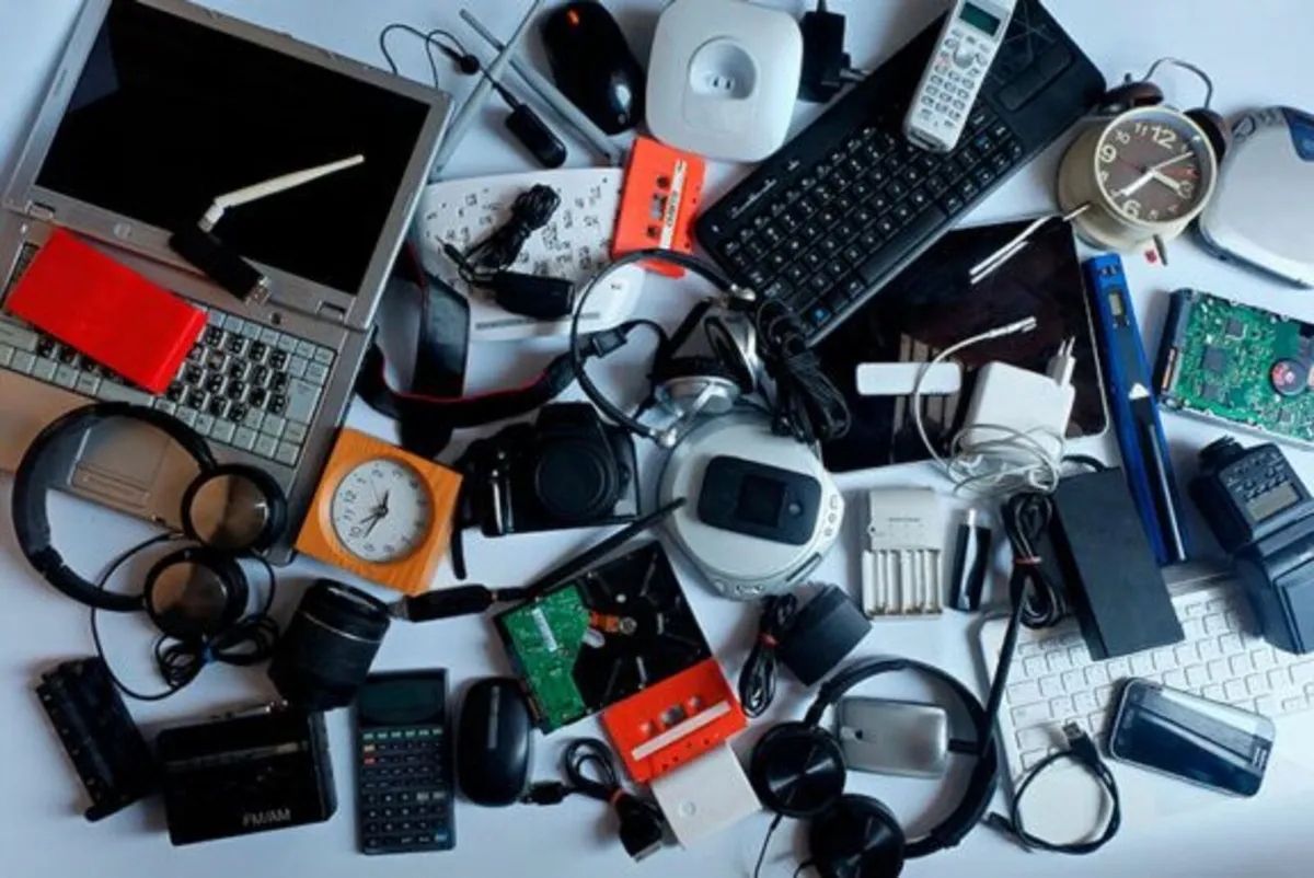 I collect the electronic equipment(every day)