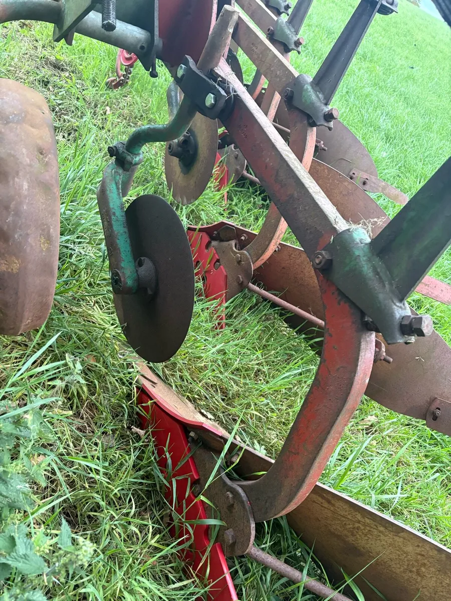 Kverneland 4 furrow plough - Image 3