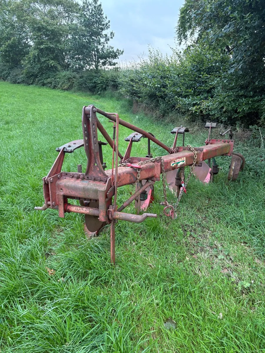 Kverneland 4 furrow plough - Image 1