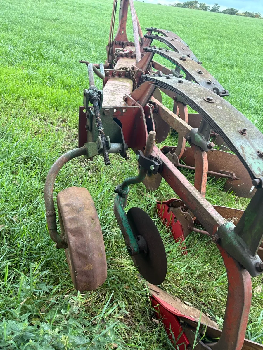 Kverneland 4 furrow plough - Image 4